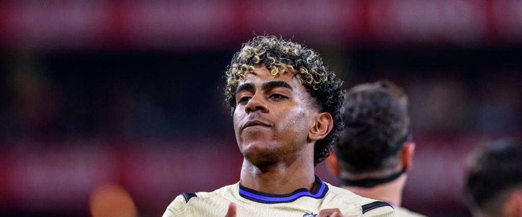 El delantero del Barcelona Lamine Yamal celebra su gol durante el partido de la jornada 27 de La Liga que Athletic Club de Bilbao y FC Barcelona disputan este sábado en San Mamés