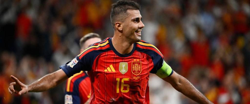 Rodrigo Hernandez, mediocampista de España, celebra su gol ante la República Checa.