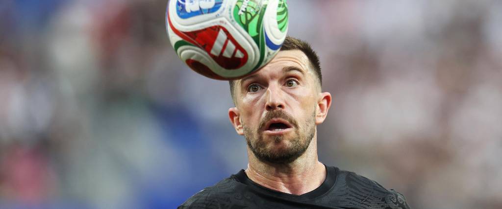 Un cartel que pone a Tim Payne con los colores del Olimpia paraguayo. 