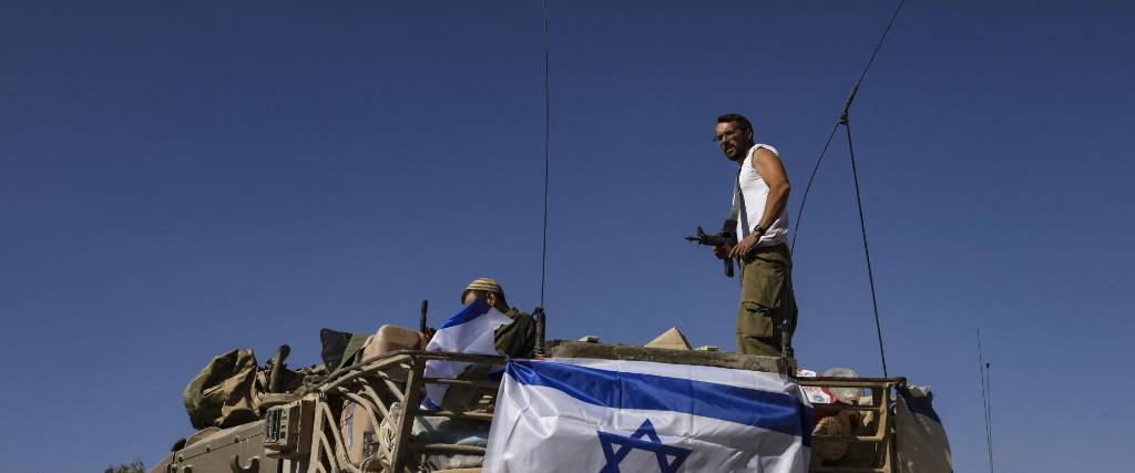 Un soldado israelí desplegado la frontera con Gaza