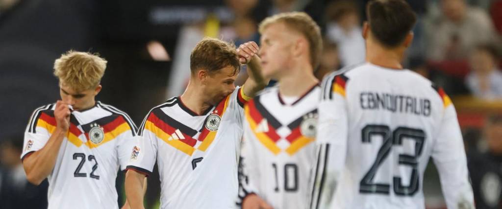 Los jugadores de Alemania reflejan su desazón por la derrota ante Grecia.