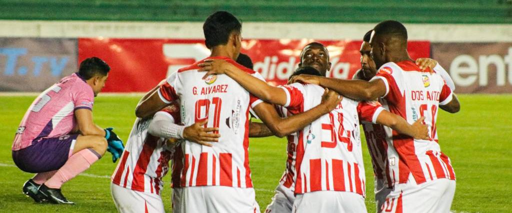 Los jugadores de Independiente celebran uno de los cuatros goles que le hizo a ABB.