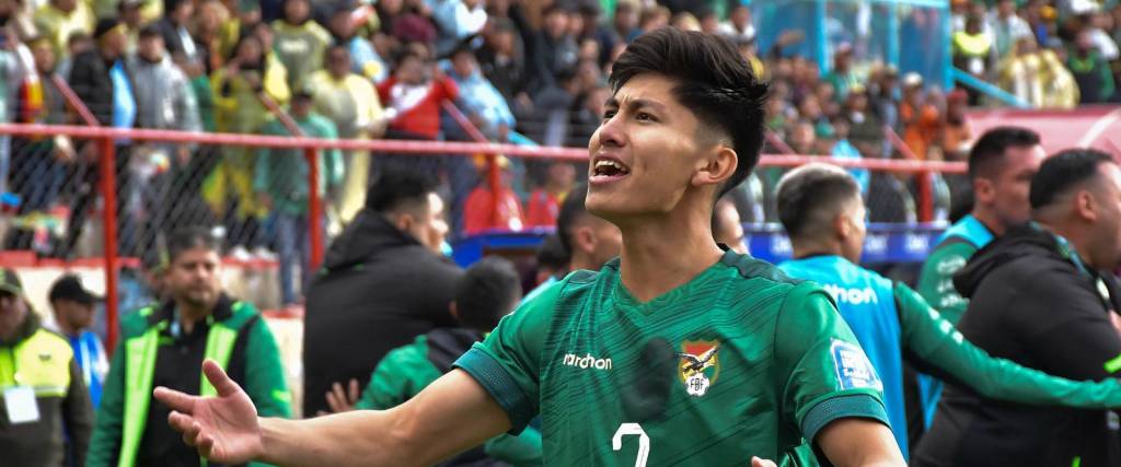 Terceros festeja tras marcar el gol de penal. 