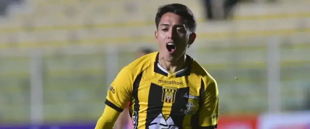 Kevin Salvatierra grita el cuarto tanto de The Strongest que le dio el triunfo ante el FC Universitario.