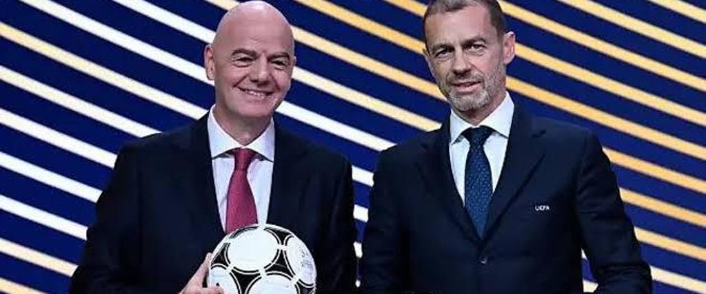 Gianni Infantino, presidente de la FIFA (izq.) y Aleksander Ceferin, titular de la UEFA. 