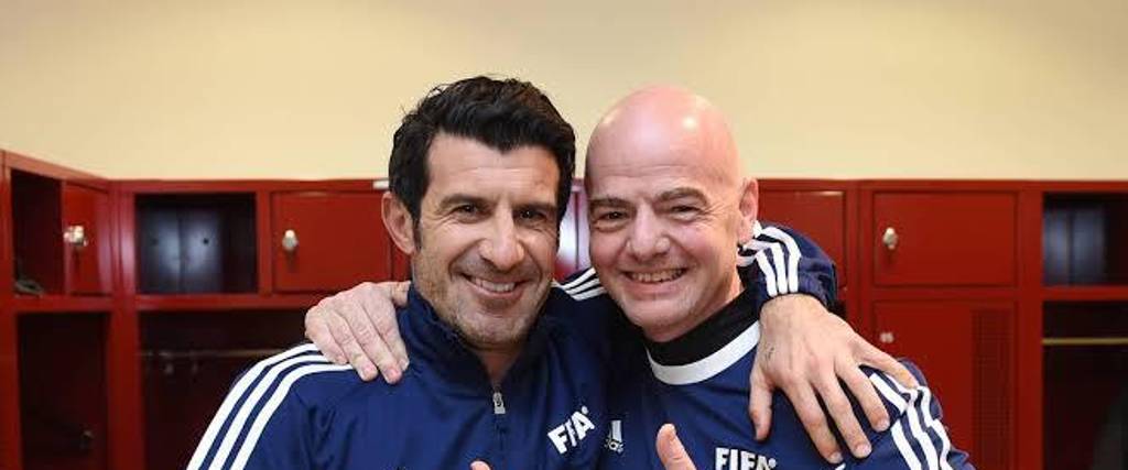 Luis Figo, exfutbolista portugués (izq.) junto con Gianni Infantino. 
