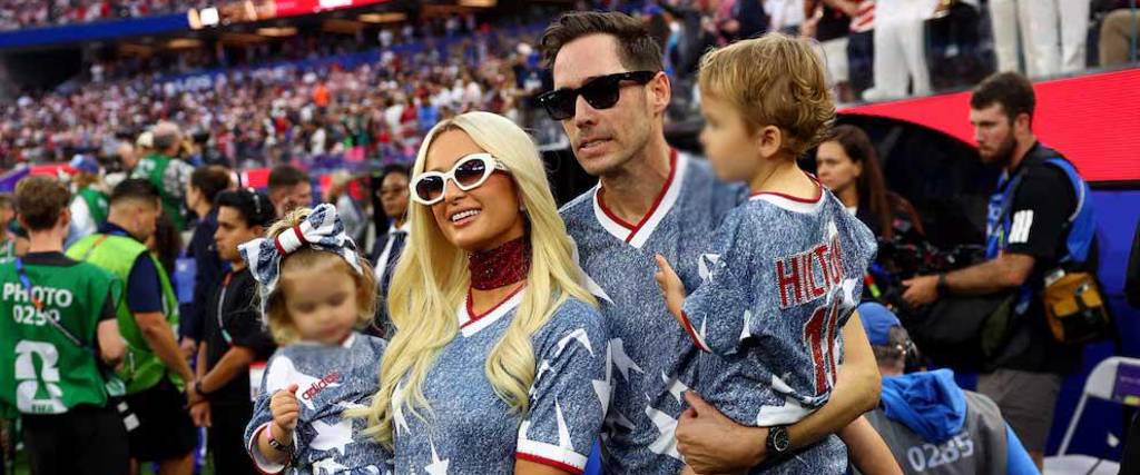 Paris Hilton junto a su esposo Carter Reum y sus hijos London y Phoenix