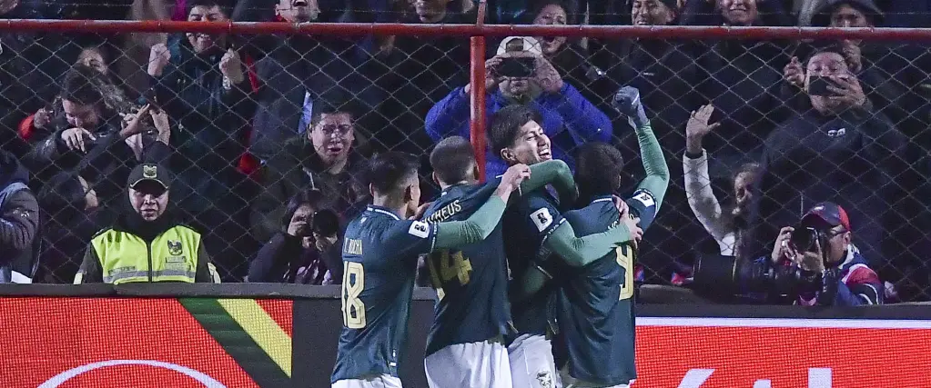 Los jugadores de la selección boliviana celebraron el gol de Terceros