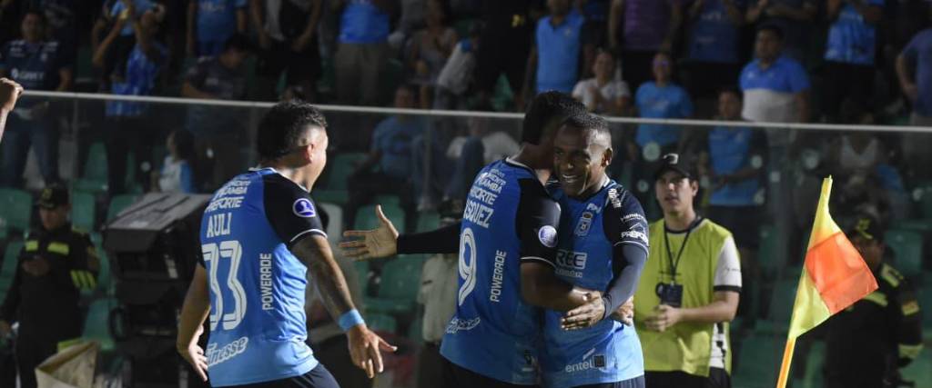 Los celestes ganaron el partido 3-0 sobre San Antonio 