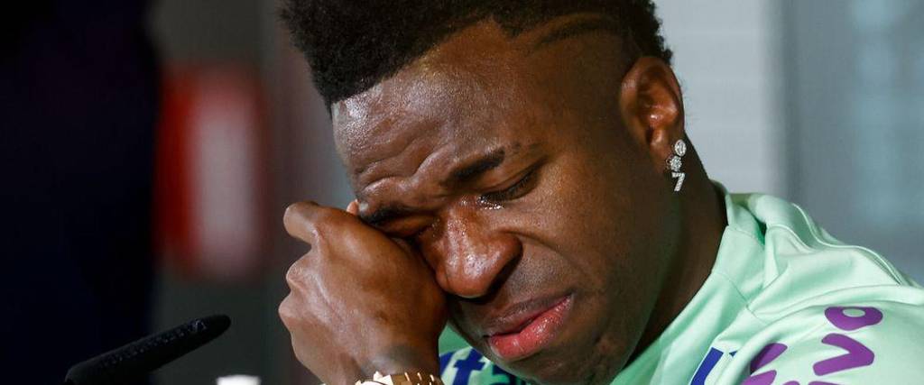 Vinicius rompió en llanto al escuchar un mensaje de su abuela Nilza