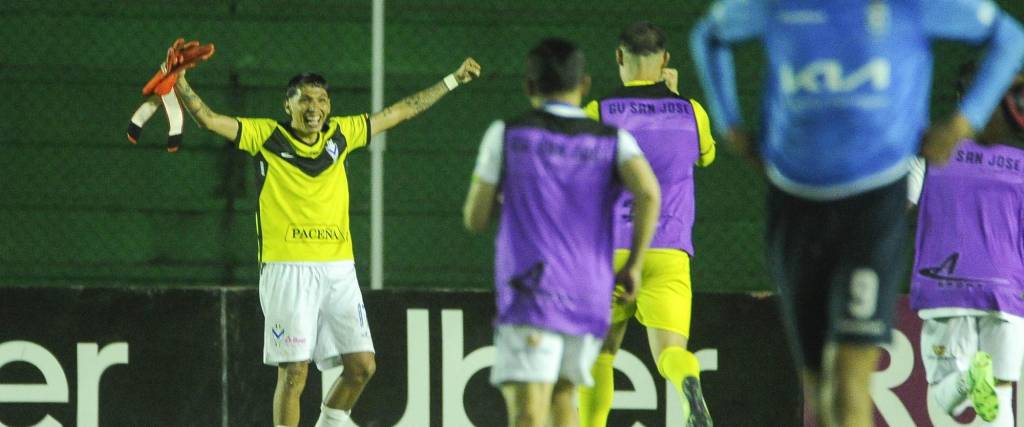 Ronaldo Sánchez brilló en el partido del domingo como arquero 