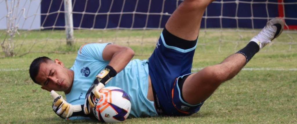 Manuel Ferrel, guardameta de Guabirá, en un entrenamiento anterior.