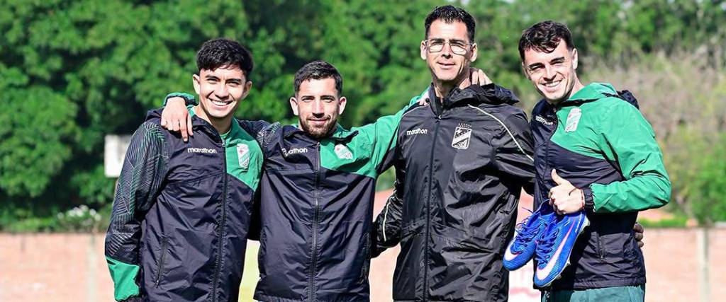 Gonzáles (izq.), Roldán y López, jugadores de Oriente Petrolero en pleno entrenamiento. 