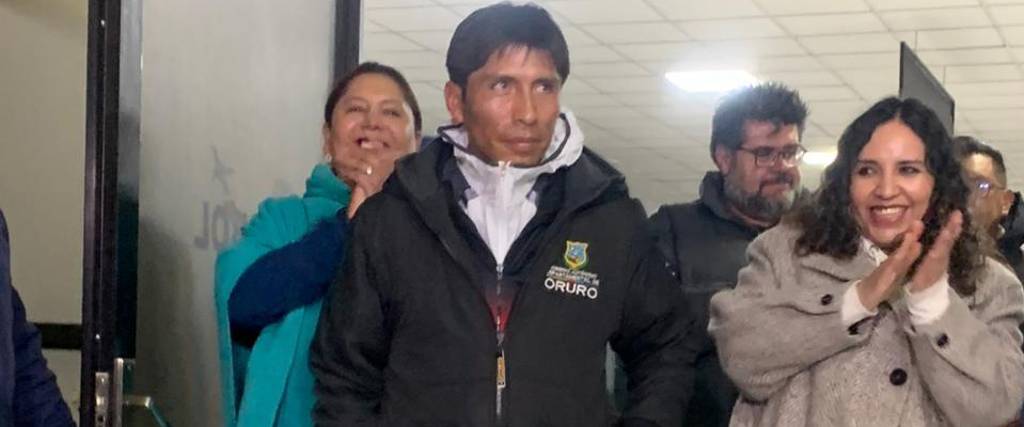 El atleta boliviano llegó la madrugada de este miércoles al país