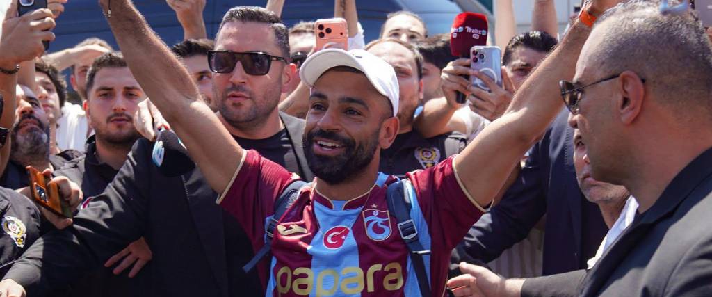 El delantero egipcio Mohamed Salah llega a Turquía para firmar con el Trabzonspor. 