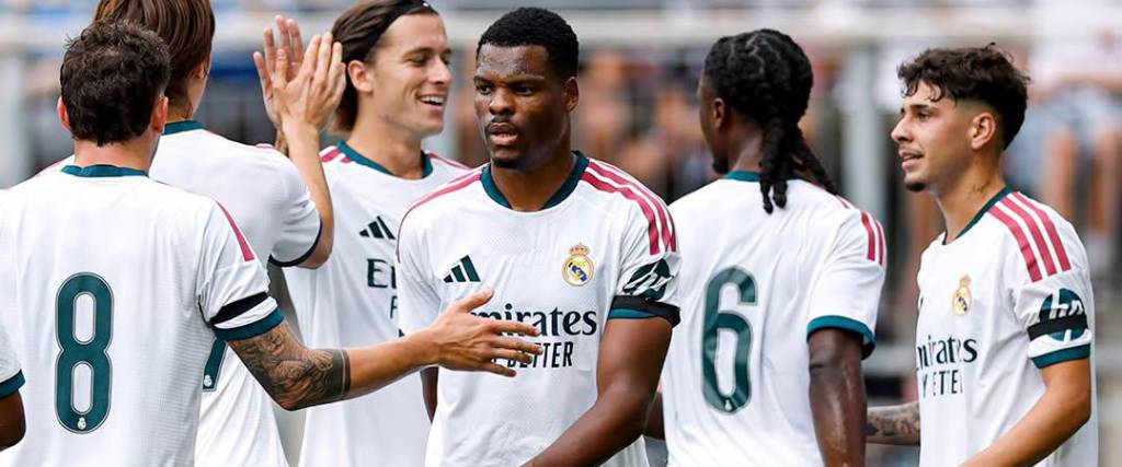 Los jugadores de Real Madrid festejan uno de los goles anotados ante Fiorentina. 