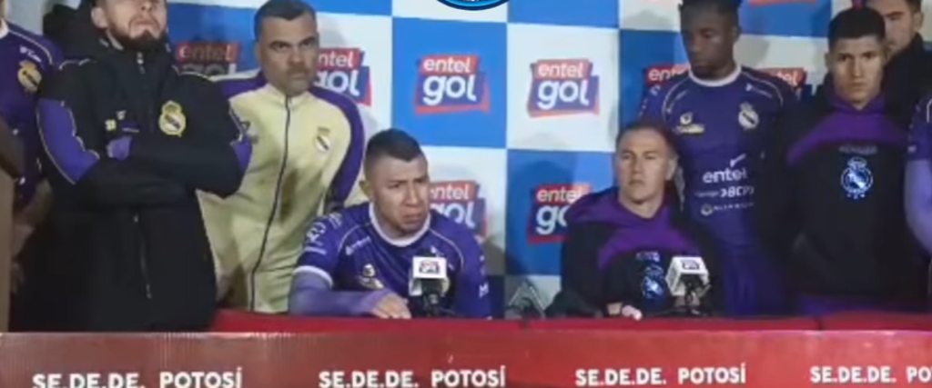 Los jugadores de Real Potosí manifestaron su molestia por el arbitraje