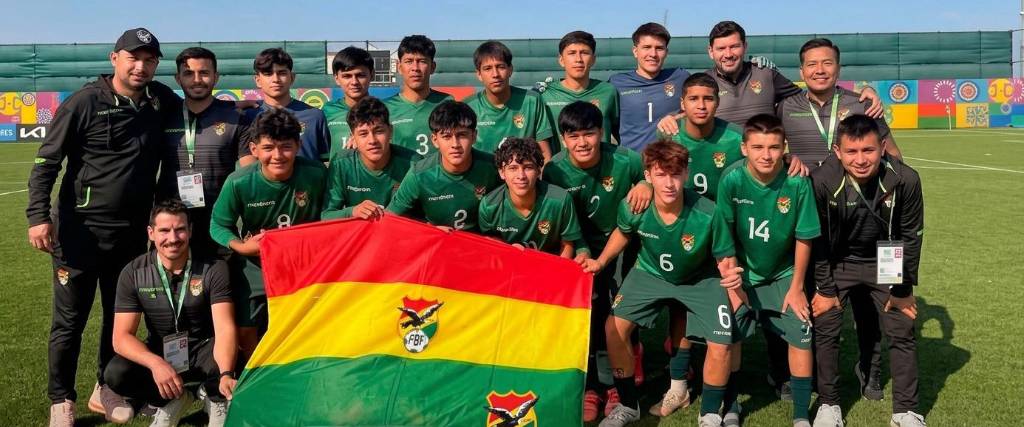 La selección boliviana Sub-15, que participó en el Mundial de la categoría en Azerbaiyán.