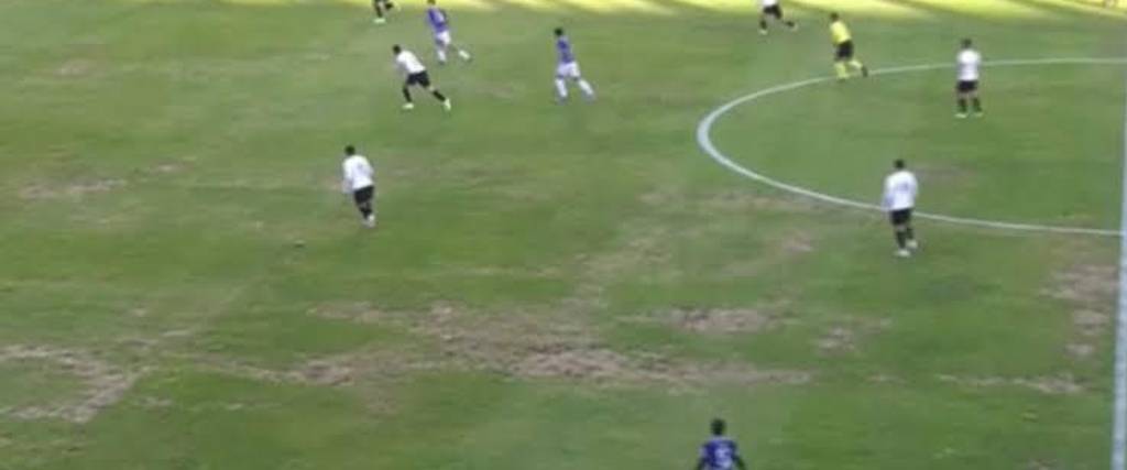 El estado del campo de juego del estadio de Villa Ingenio. 