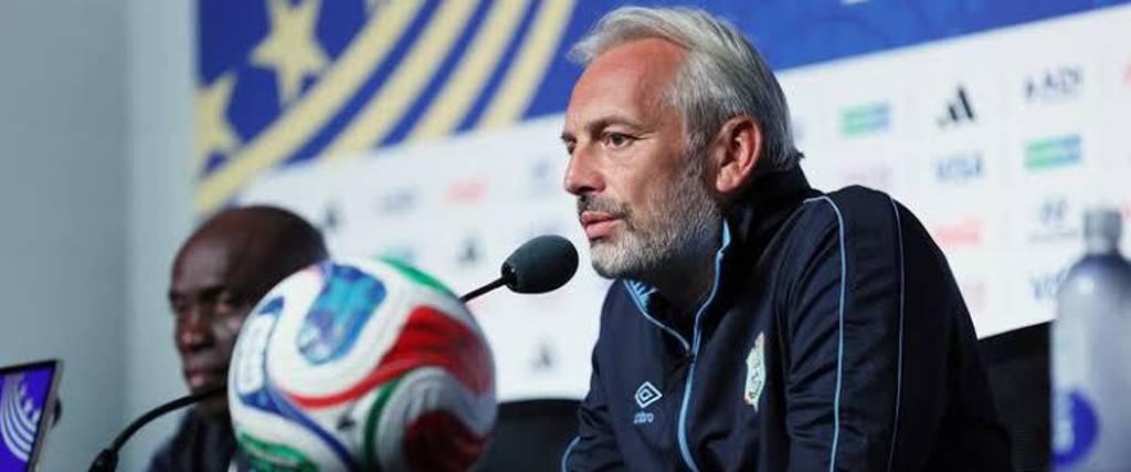 El entrenador de RD Congo Sebastién Desabre en plena conferencia de prensa. 