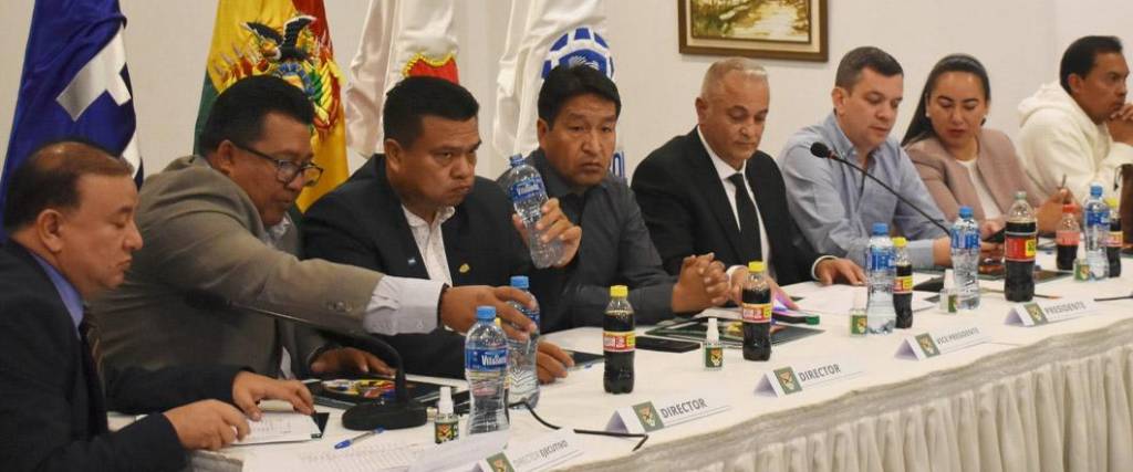 La reunión de Consejo Superior de la División Profesional duró más de cinco horas en la ciudad de La Paz.