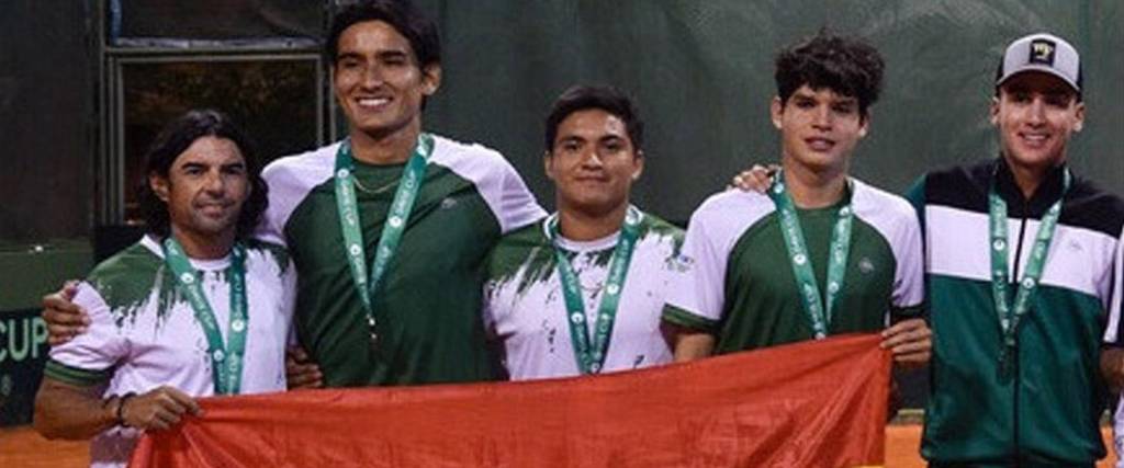 El joven cruceño Juan Carlos Prado es uno de los integrantes del equipo boliviano de tenis.