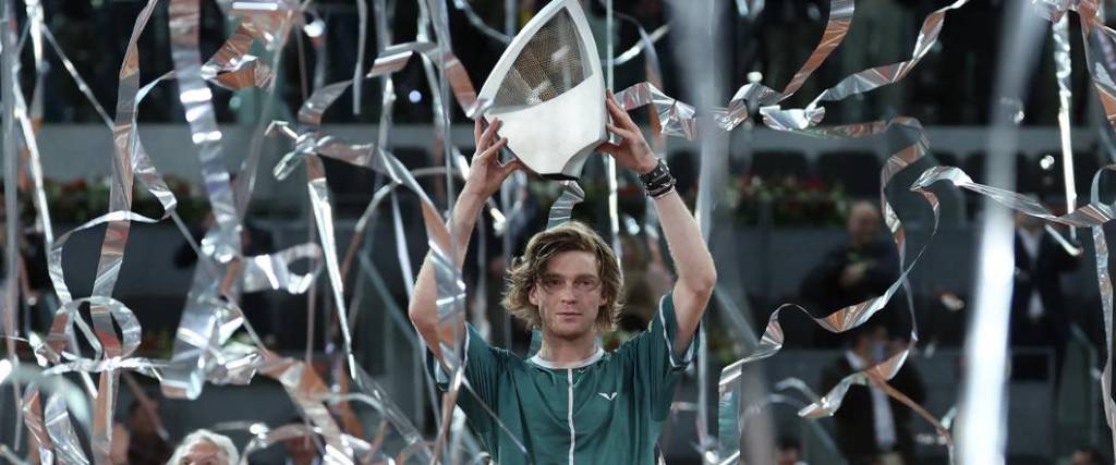 El ruso Rublev se quedó con el trofeo de campeón en el Masters 1000 de Madrid tras su victoria en la final.
