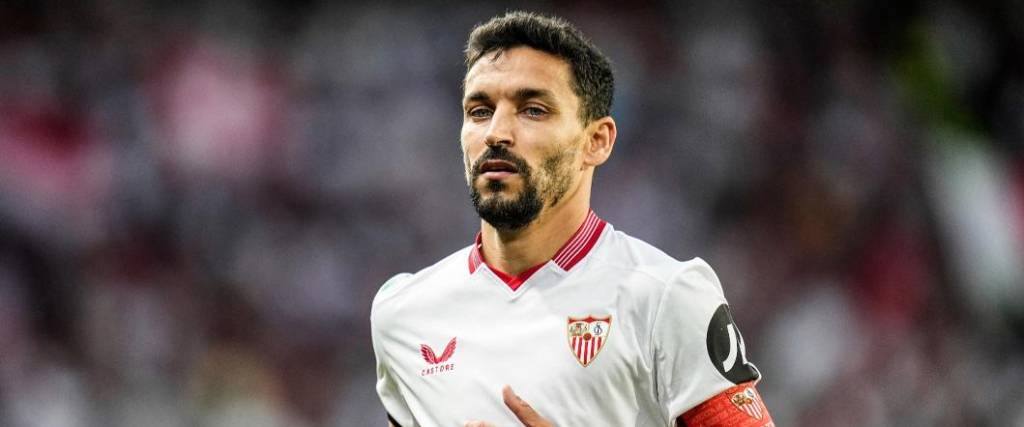 El lateral e histórico jugador del Sevilla anunció su salida del Sevilla tras disputar 17 temporadas.