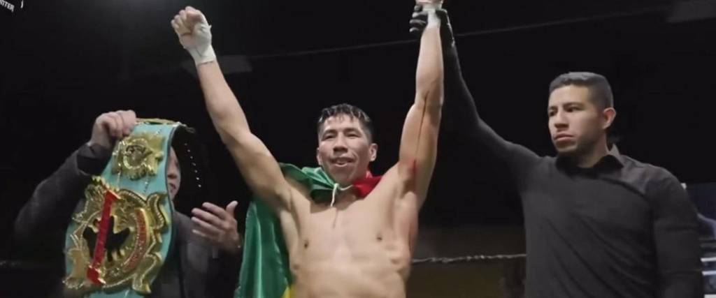 El peleador boliviano se impuso por nocaut técnico al estadounidense Krhon en tres de cinco asaltos.