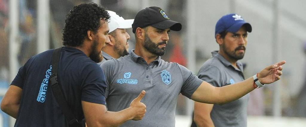 El entrenador brasileño argumentó que Claure tapó el flojo rendimiento de su equipo con sus declaraciones.