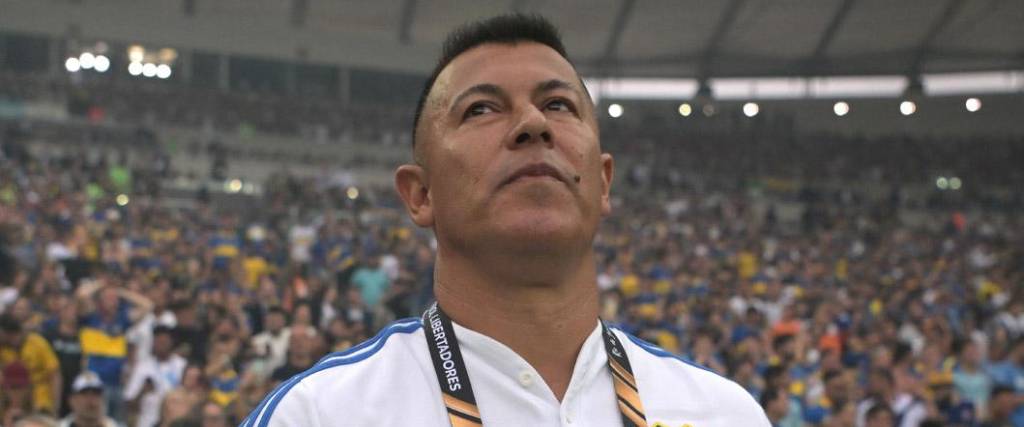 El entrenador que llevó a la final de la Copa Libertadores a Boca, decidió renunciar tras no lograr el objetivo.