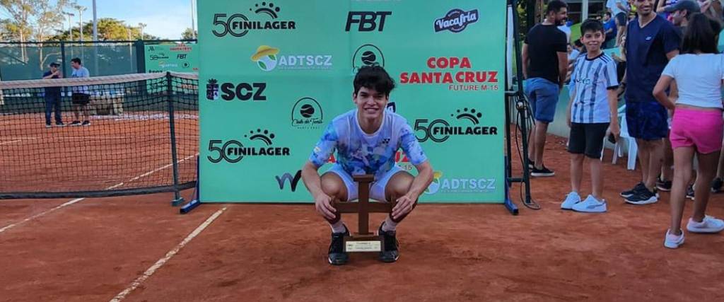 El tenista cruceño, de 18 años, logró su tercer título en el circuito profesional tras ganar la Copa SCZ.