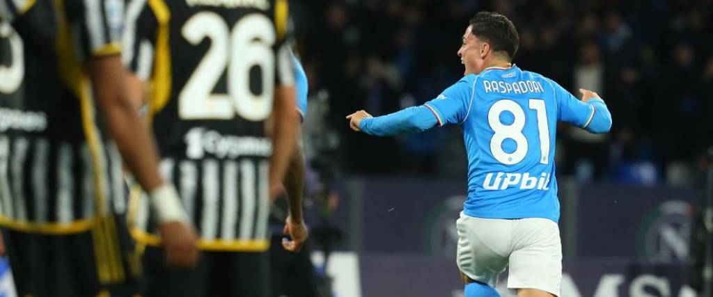 El delantero italiano anotó el tanto de la victoria para el Napoli en condición de local ante la ‘Juve’.