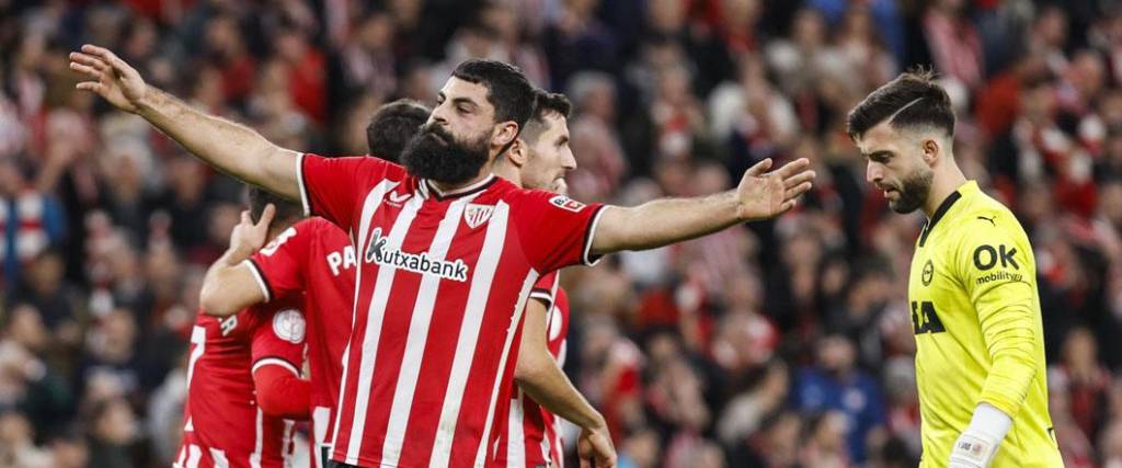 El delantero Asiel Villalibre, de 26 años, anotó un doblete para el triunfo del Athletic en la Copa del Rey.