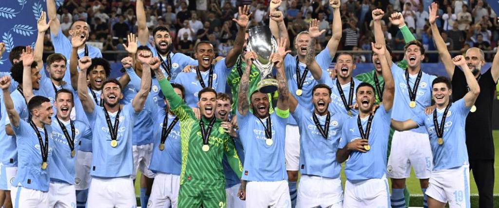 Los jugadores del City festejaron por primera vez la obtención de la Supercopa de Europa.