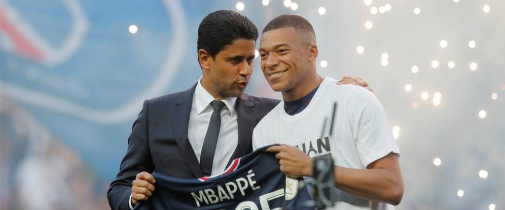 El presidente del PSG aseguró a los aficionados de su equipo que Mbappé seguirá en el fútbol francés.