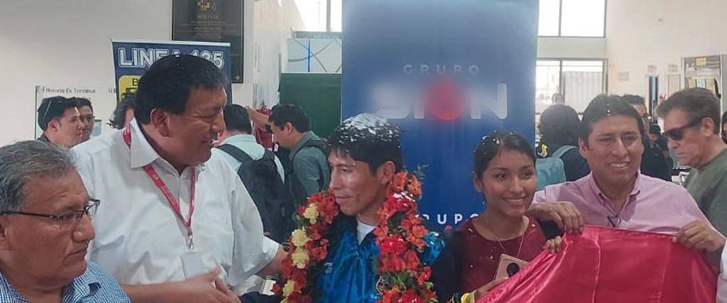 Garibay llegó a Santa Cruz este lunes.