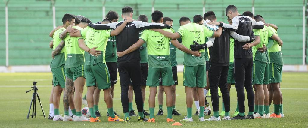 Práctica de la selección de fútbol en Santa Cruz 