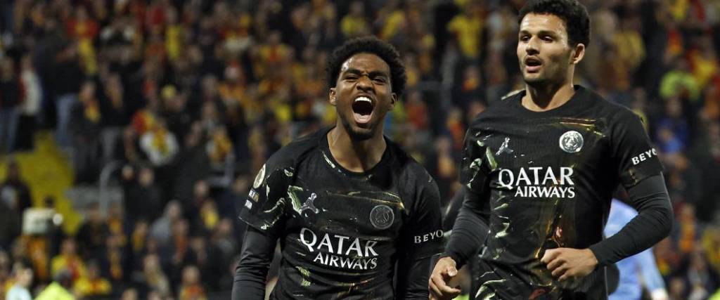 El equipo parisino se consagró campeón de la Ligue 1 de Francia tras vencer a Lens de visitante.