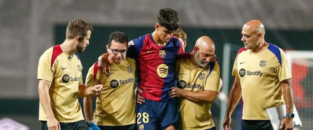 El mediocampista, de 17 años, sufrió una grave lesión en la rodilla izquierda, por lo que será baja en el Barça.