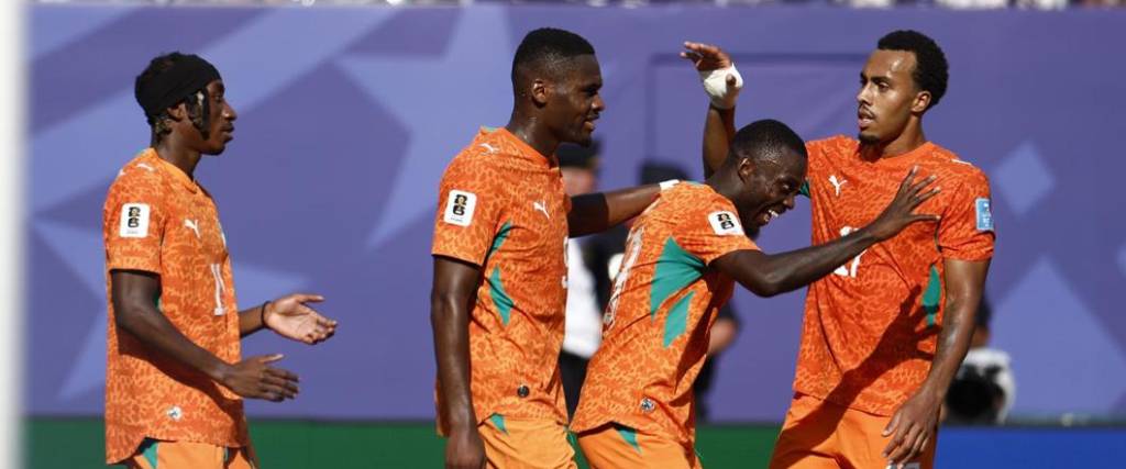 Los jugadores marfileños consiguieron una histórica clasificación a la siguiente fase de la Copa del Mundo.