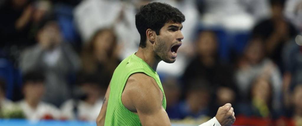 El español Alcaraz logró un triunfo muy trabajado ante el ruso Khachanov para avanzar a semifinales.