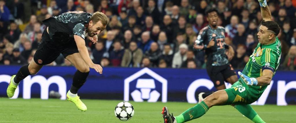 El argentino ‘Dibu’ Martínez fue clave para la victoria del Aston Villa ante el Bayern Múnich.