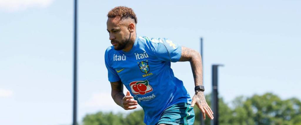 Neymar trabaja con normalidad para el juego del miércoles ante Escocia, donde hará su debut.
