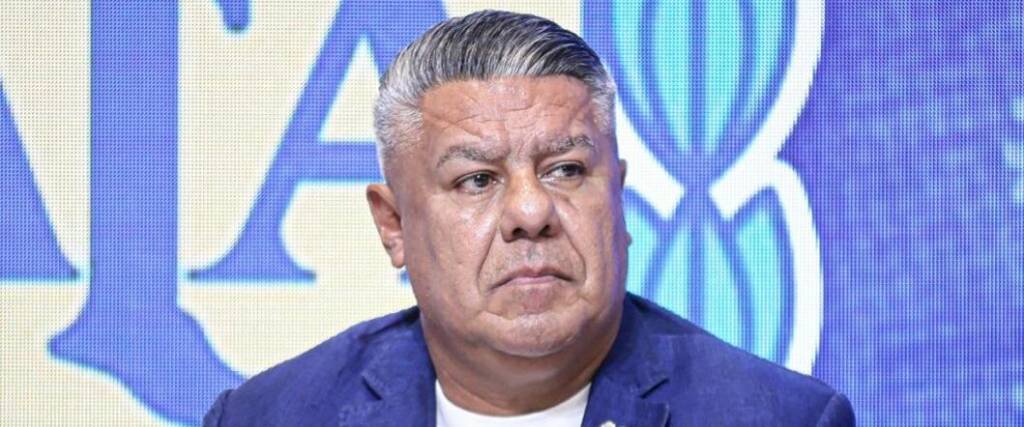 El presidente de la AFA recibió el visto bueno de la justicia para salir del país y cumplir con sus compromisos