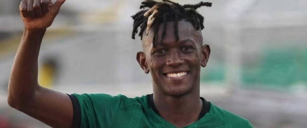 El delantero haitiano aún no terminar de arreglar su situación contractual con Oriente Petrolero.