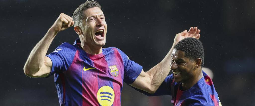 El delantero polaco marcó tres goles para el triunfo del equipo azulgrana en condición de visitante.