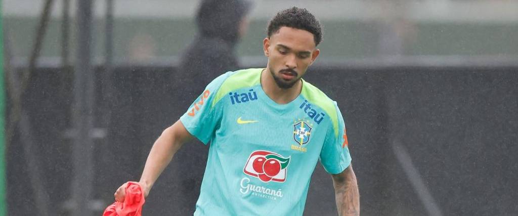 Vitinho debutó con la selección brasileña en la derrota 1-0 ante Bolivia, en un partido por Eliminatorias.