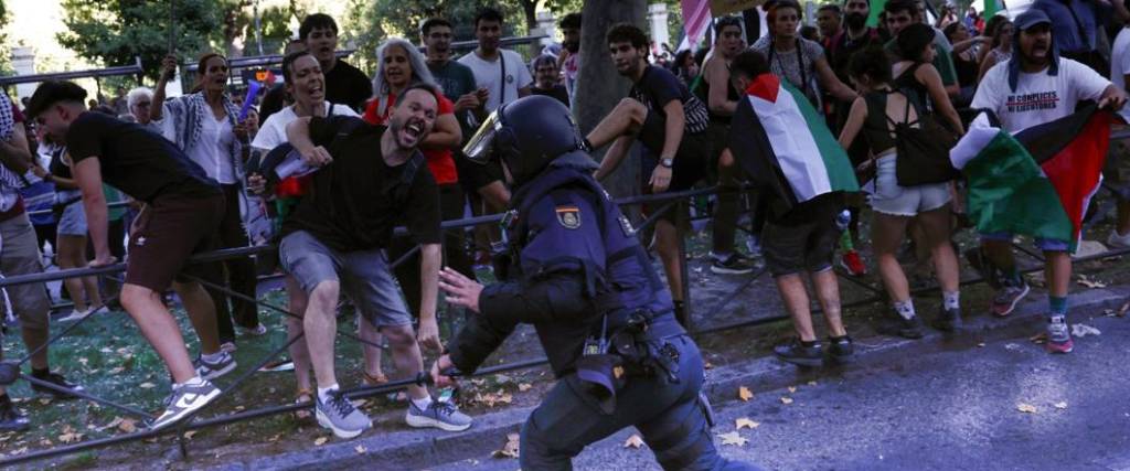 La organización de la competencia decidió suspender el tramo final de la carrera por las protestas en Madrid