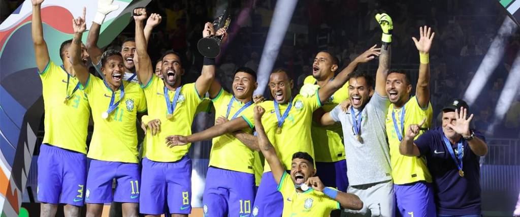 La selección de Brasil se coronó campeón del Mundial de fútbol playa por sexta vez en su historia.